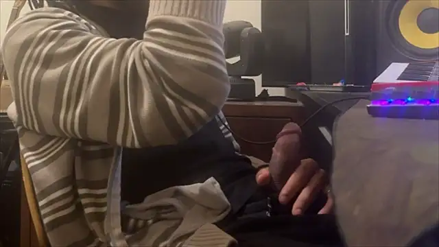 hotcamboy420 online show from November 7, 3:43 am