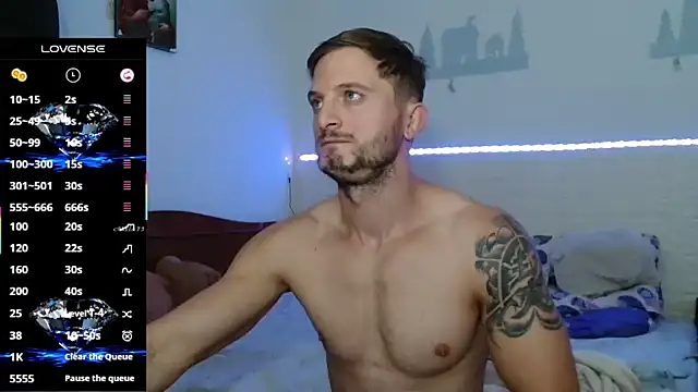 Snapshot of cuple_hoot_ chatting on October 3, 9:53 pm cuple hoot  online show from October 3, 9:53 pm