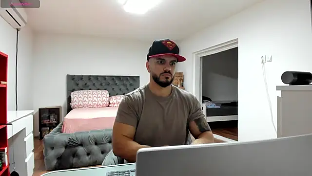 supermanboy94 online show from November 11, 7:02 am