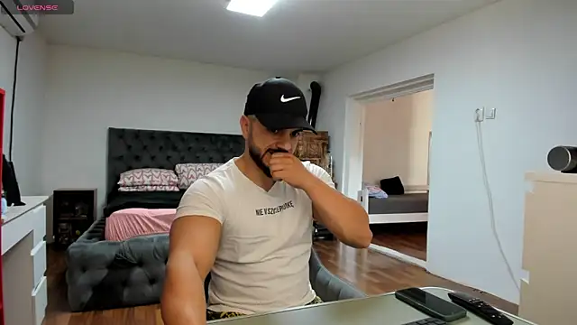 supermanboy94 online show from November 3, 7:23 am