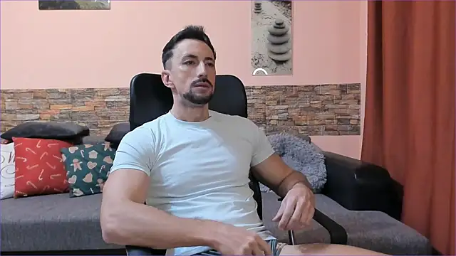 HotHunkTrainer online show from February 17, 8:52 am