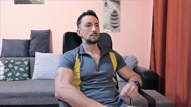 HotHunkTrainer online show from January 5, 9:48 am