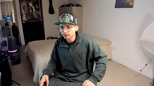 a lejandro 0 8 online show from December 14, 1:06 am