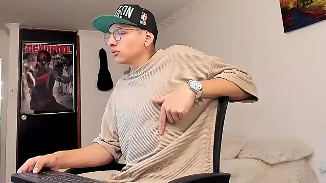 a lejandro 0 8 online show from December 24, 9:00 pm