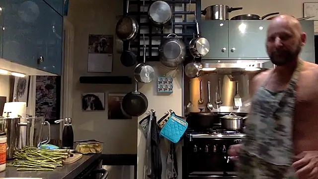 Snapshot of jrdaddysf chatting on October 5, 12:47 am jrdaddysf online show from October 5, 12:47 am