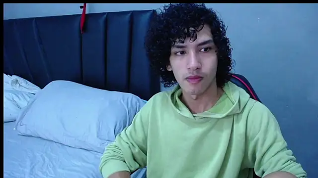 Tayronx33 online show from October 19, 6:33 pm