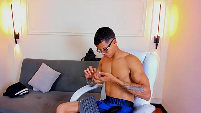 Paradise boy s online show from February 26, 8:21 pm