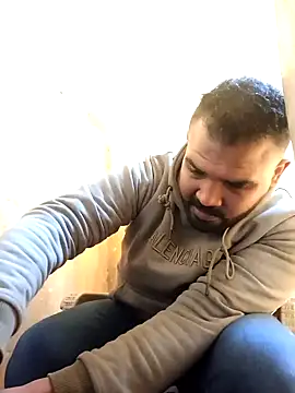 Snapshot of ListedLoin chatting on January 11, 8:11 am ListedLoin online show from January 11, 8:11 am