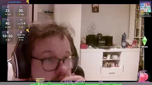 larsgessner30 online show from June 7, 1:56 am
