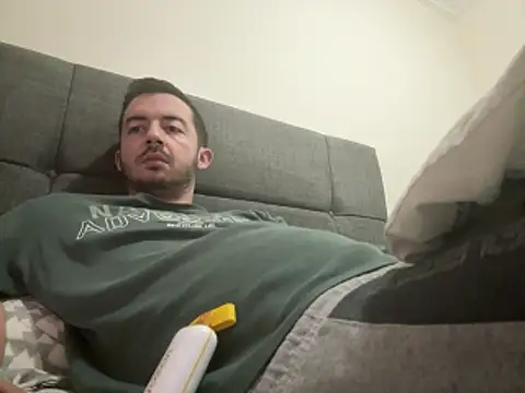 laynufff online show from April 8, 6:35 am