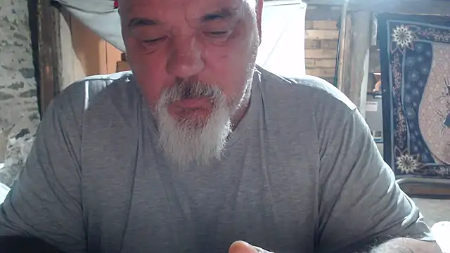 Newfiesausage1972 online show from July 11, 9:11 am