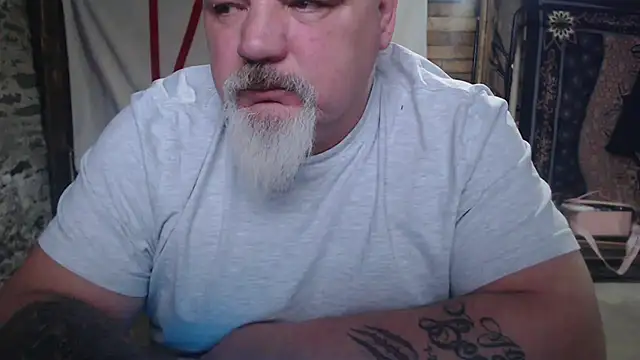 Newfiesausage1972 online show from January 12, 2:21 pm