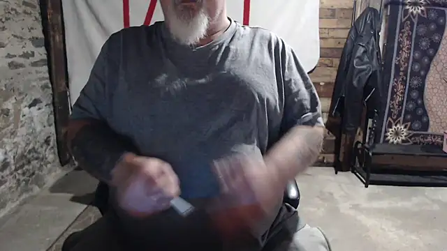 Newfiesausage1972 online show from November 29, 8:49 am