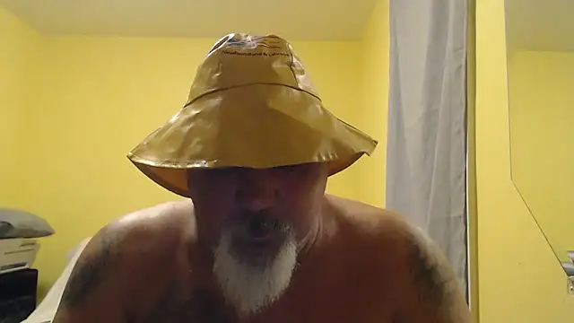 Newfiesausage1972 online show from November 12, 11:49 am