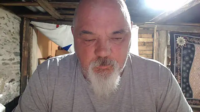 Newfiesausage1972 online show from July 12, 9:33 am