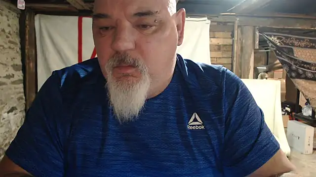 Newfiesausage1972 online show from February 20, 6:59 am