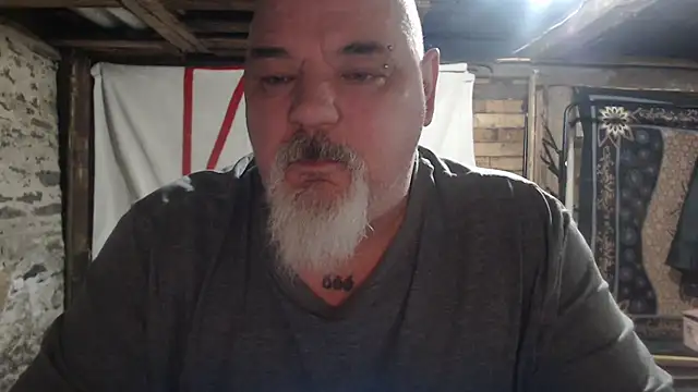 Newfiesausage1972 online show from January 8, 10:31 am