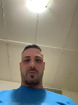 iltoscano95 online show from October 31, 7:06 pm