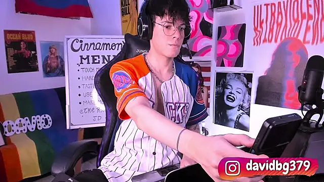 cinnamon boyxxx online show from March 14, 1:59 am