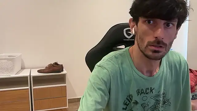 nicolaaaaas online show from October 3, 4:01 pm