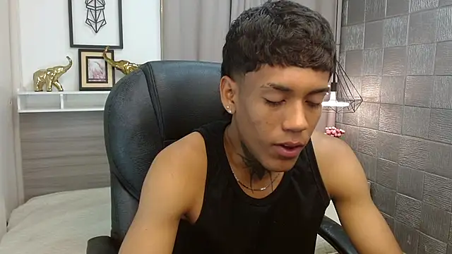 Alan Cute18 online show from February 17, 1:43 pm