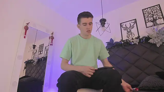 MikaelSlow online show from December 13, 3:49 am