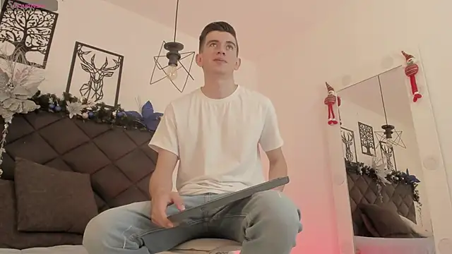 MikaelSlow online show from December 7, 11:34 pm