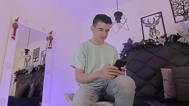 MikaelSlow online show from December 11, 3:58 am