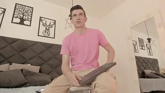 MikaelSlow online show from December 3, 4:24 am