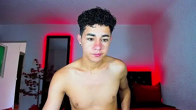 Snapshot of DavidfullOFlove chatting on December 9, 2:18 pm DavidfullOFlove online show from December 9, 2:18 pm