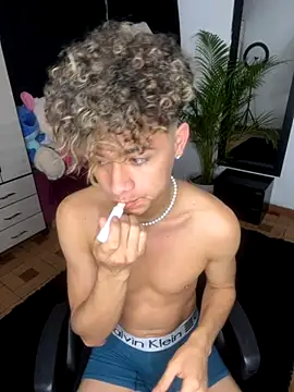 Snapshot of DavidfullOFlove chatting on September 29, 12:09 am DavidfullOFlove online show from September 29, 12:09 am