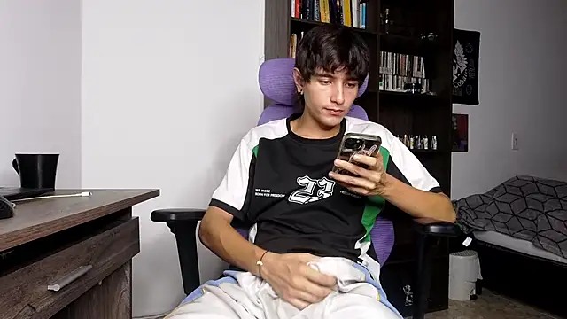 alex connorr online show from November 2, 10:58 pm