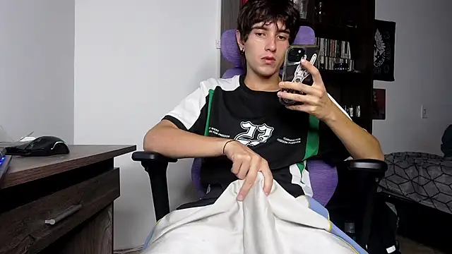 alex connorr online show from November 10, 4:06 am