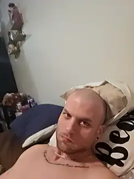 Snapshot of GeneralXMillyX chatting on January 3, 2:40 pm GeneralXMillyX online show from January 3, 2:40 pm