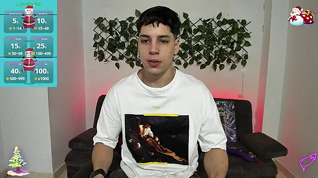 Snapshot of jonathanjoestar_ chatting on December 12, 9:04 pm jonathanjoestar  online show from December 12, 9:04 pm