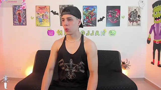 Snapshot of jonathanjoestar_ chatting on October 14, 9:33 pm jonathanjoestar  online show from October 14, 9:33 pm