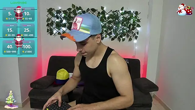 Snapshot of jonathanjoestar_ chatting on December 15, 9:09 pm jonathanjoestar  online show from December 15, 9:09 pm