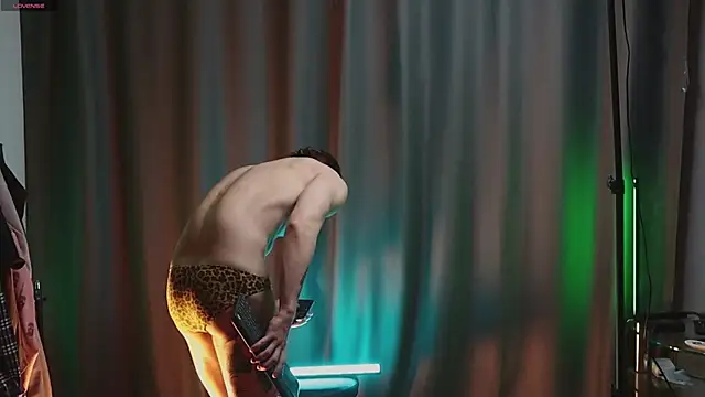 pleasure8869 online show from March 18, 4:51 am