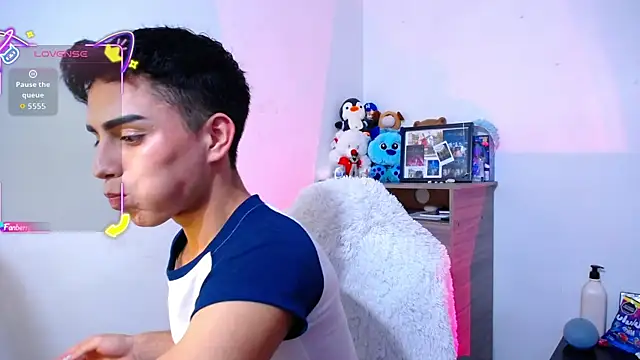 OwenBluee online show from November 17, 5:49 pm