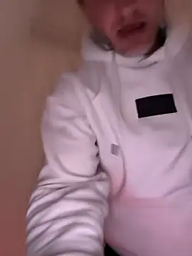 AttractiveSilk5 online show from April 8, 9:45 pm