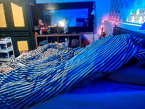 Snapshot of RawRyder8 chatting on September 19, 4:13 am RawRyder8 online show from September 19, 4:13 am