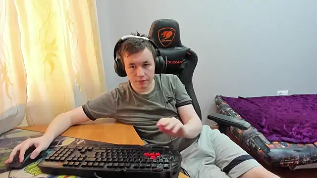 iliaskrislove online show from December 20, 7:48 am