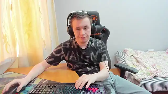 iliaskrislove online show from November 20, 9:19 am