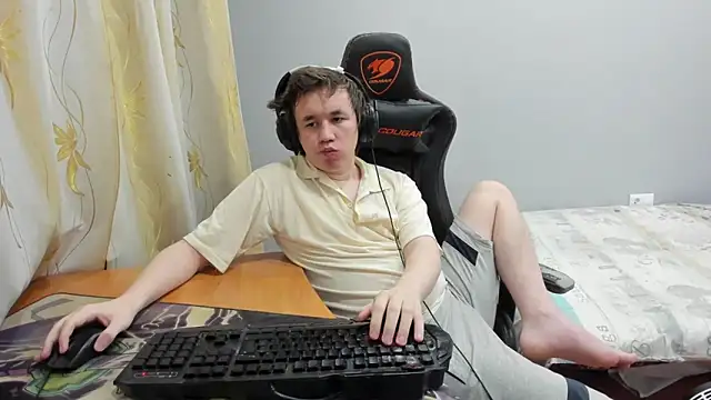 iliaskrislove online show from February 18, 7:11 pm