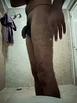 Snapshot of hairy_gun chatting on January 26, 8:57 am hairy gun online show from January 26, 8:57 am