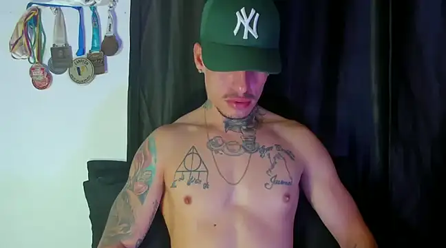 Snapshot of zyongracia chatting on January 3, 2:19 pm zyongracia online show from January 3, 2:19 pm