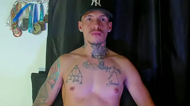 Snapshot of zyongracia chatting on January 7, 12:24 am zyongracia online show from January 7, 12:24 am