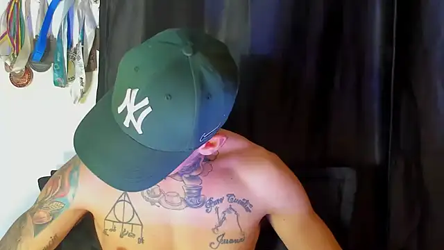 Snapshot of zyongracia chatting on February 15, 1:27 pm zyongracia online show from February 15, 1:27 pm