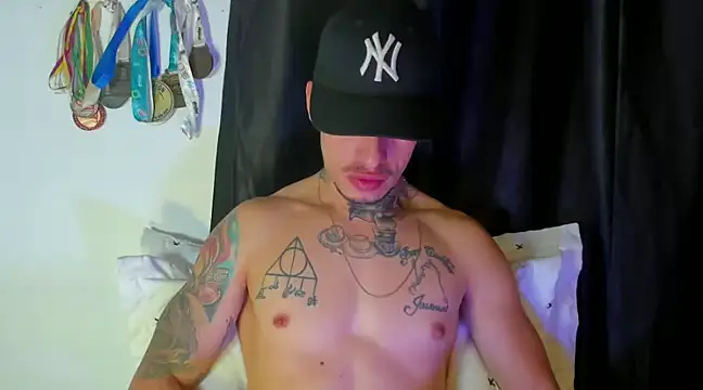 Snapshot of zyongracia chatting on January 20, 9:43 pm zyongracia online show from January 20, 9:43 pm