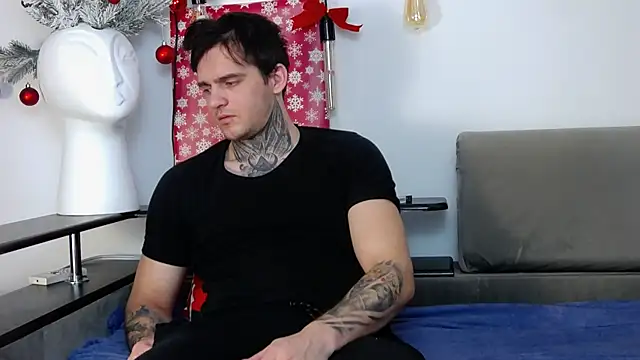 CarterCole online show from December 16, 7:58 am